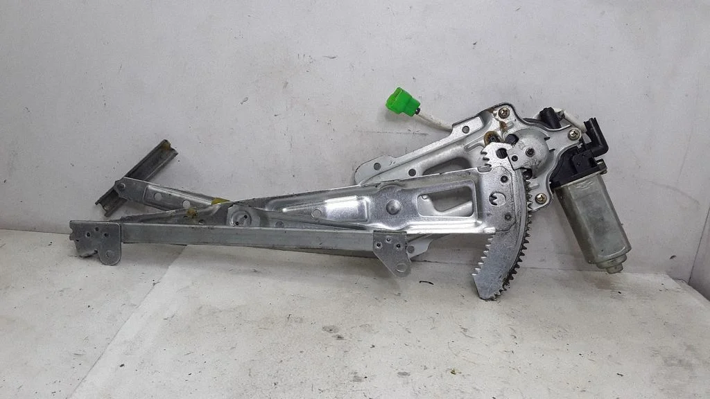 Rear door window regulator with motor – Subaru Outback (1999-2003)