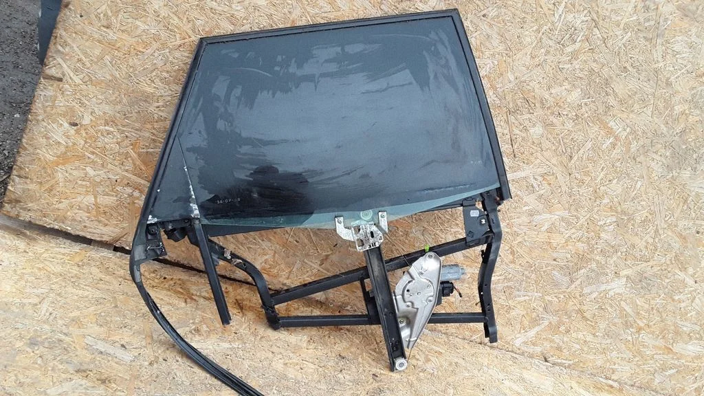 Rear door window regulator with motor 4B0839398B
