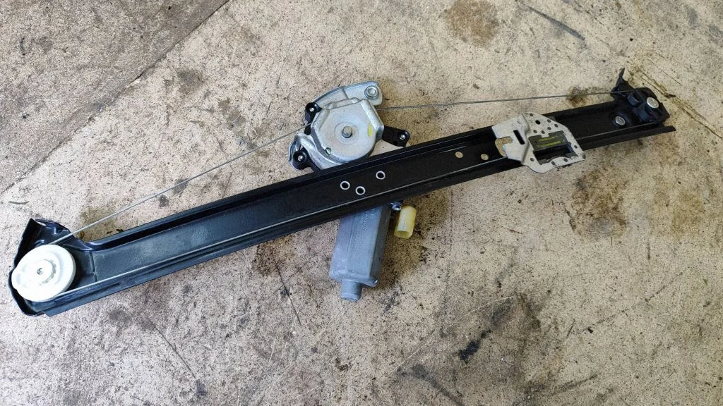 Rear door window regulator with motor – BMW X5 E53 (1999-2006)
