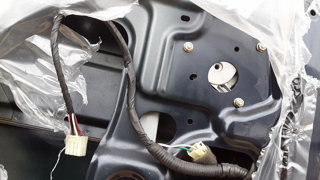 Rear door window regulator with motor – KIA Sportage (1995-2004)
