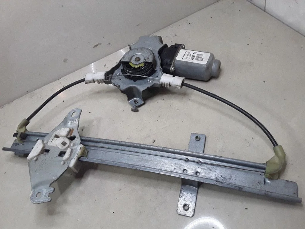 Rear door window regulator with motor 114929