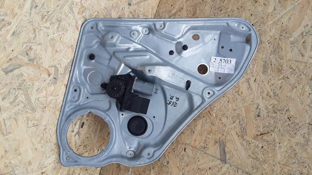 Tagaukse elektriline aknatõstuk mootoriga – Volkswagen Passat B5.5 (2001-2005)