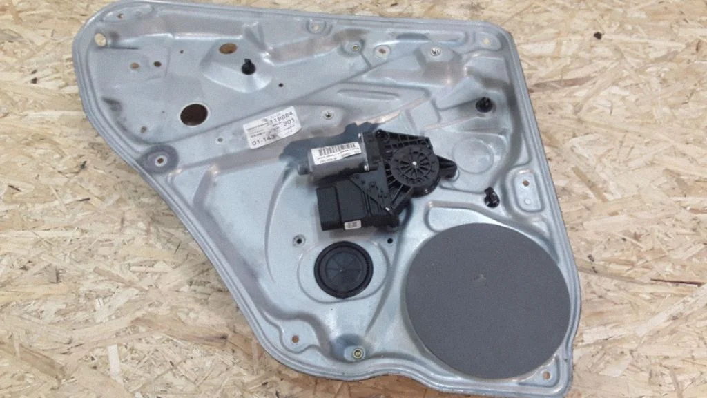 Tagaukse elektriline aknatõstuk mootoriga – Volkswagen Passat B5.5 (2001-2005)