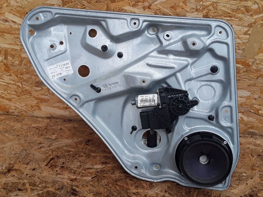Rear door window regulator with motor 3B9836755C