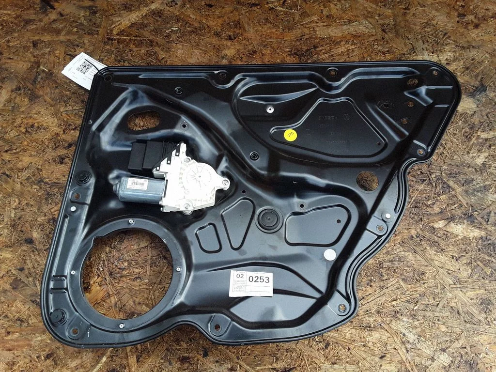 Rear door window regulator motor – Volkswagen Passat B5.5 (2001-2005)