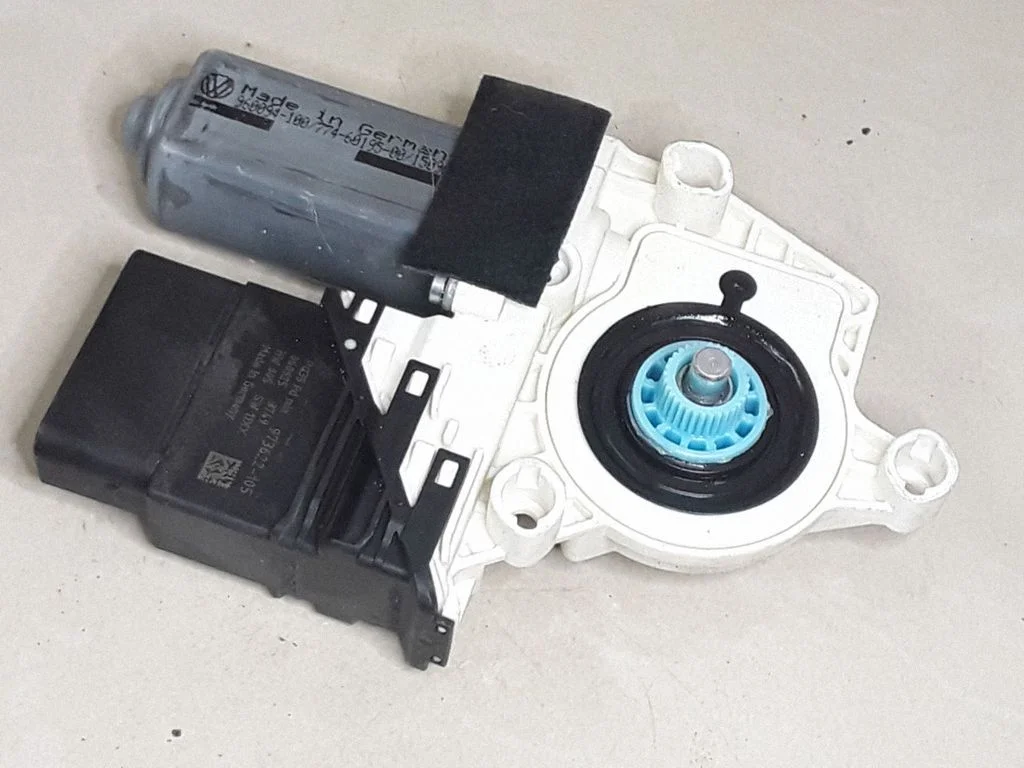 Rear door window regulator motor – Seat Altea XL (2004-2015)