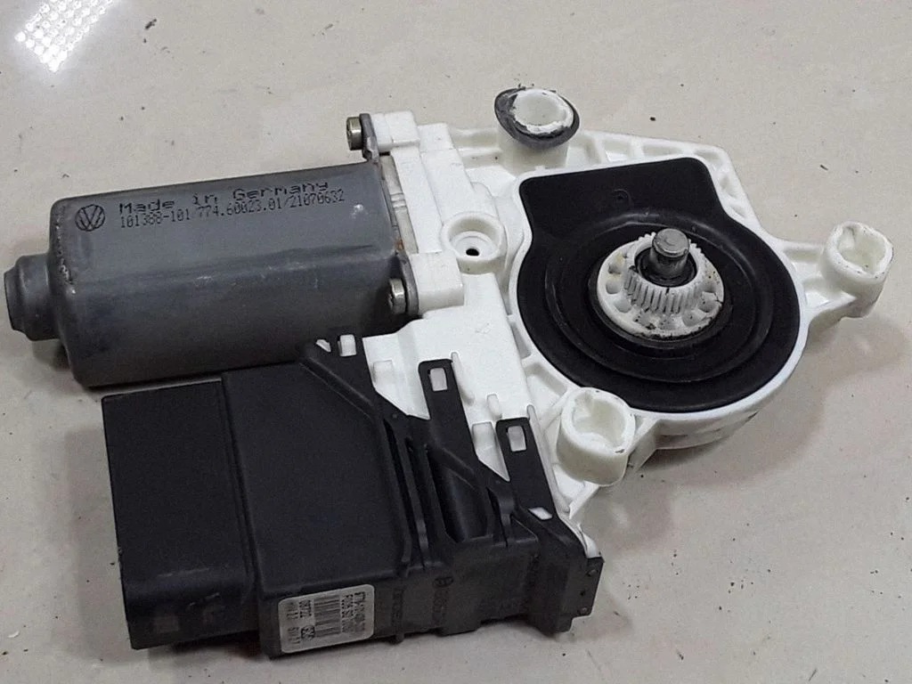 Rear door window regulator motor – Seat Toledo II (1M) (1998-2006)
