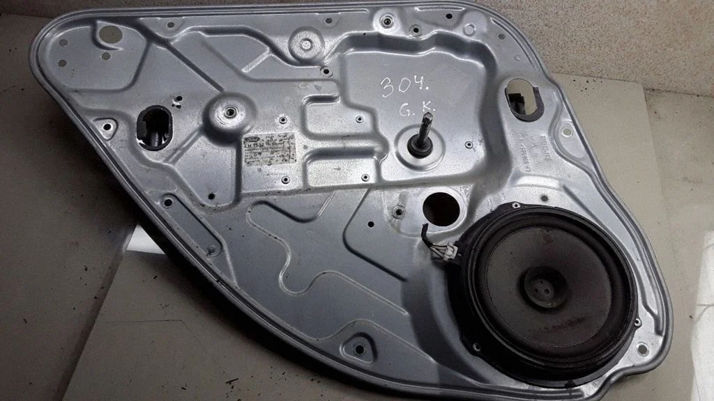 Podnośnik szyby tylnej mechaniczny (ręczny) – Ford Focus C-MAX (2003-2010)