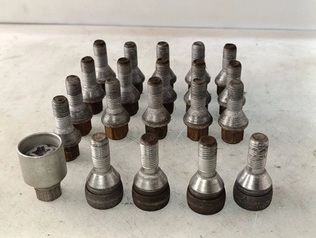 Nuts/bolts