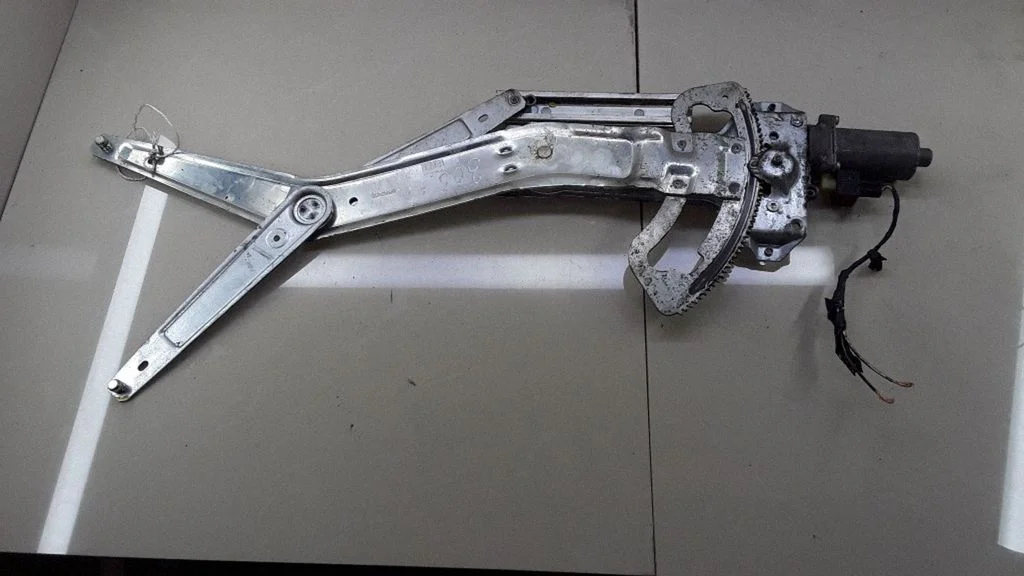 Front door window regulator with motor 0130821663