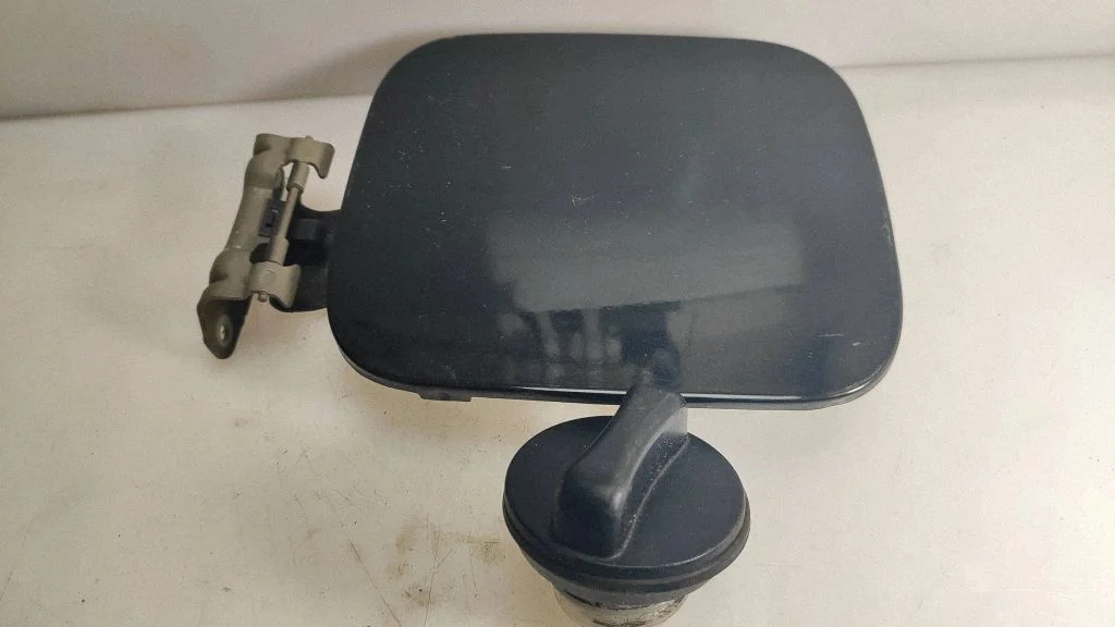 Fuel tank cap – Nissan Qashqai+2 (2008-2010)
