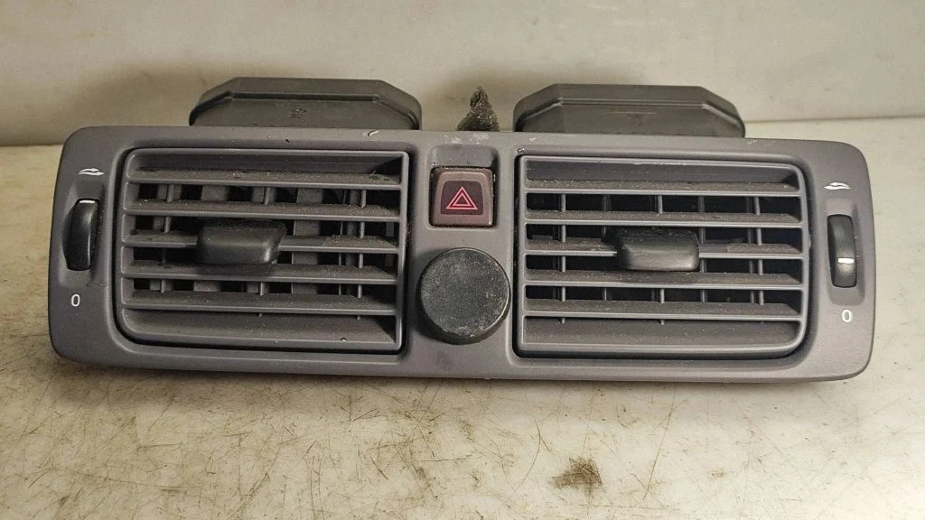 Dash center air vent grill 30722777