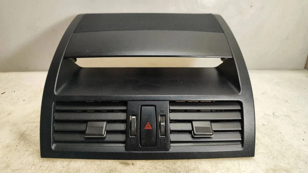 Dash center air vent grill GS1E55311