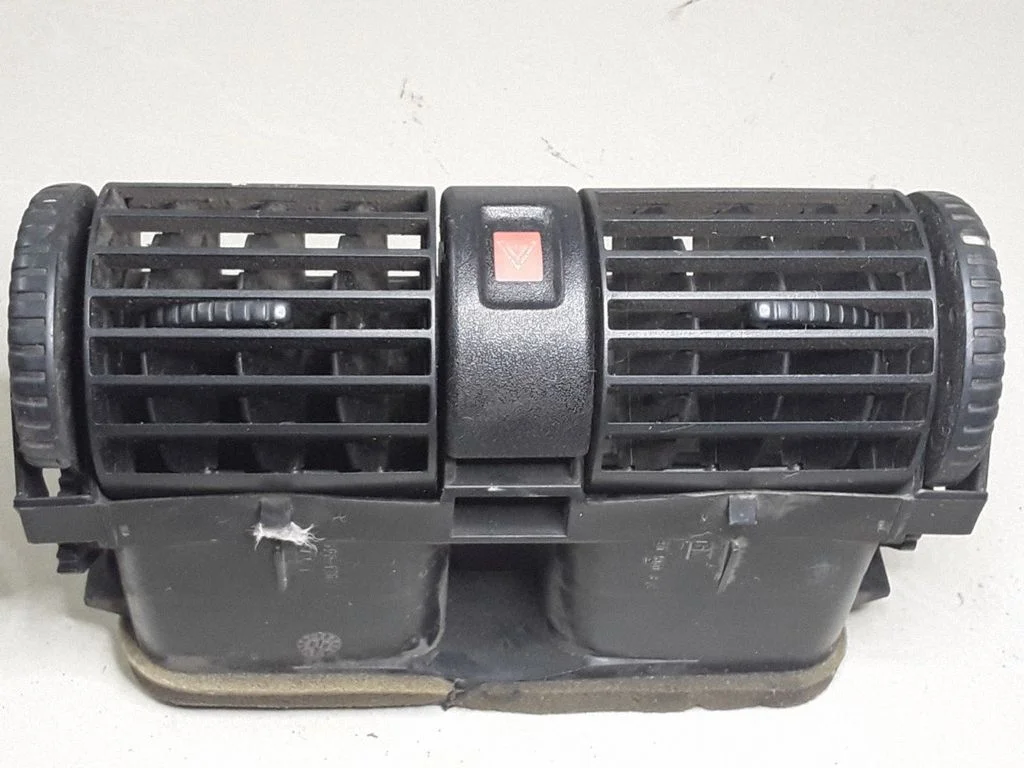 Armatuurlaua keskmine õhutusrest – Opel Astra G (1998-2009)