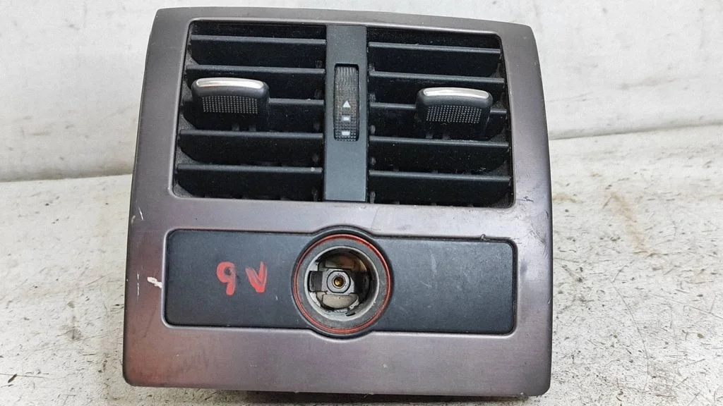 Dash center air vent grill 4B0819203E