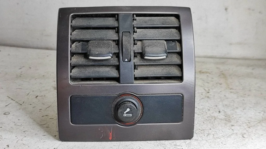 Dash center air vent grill 4B0819203