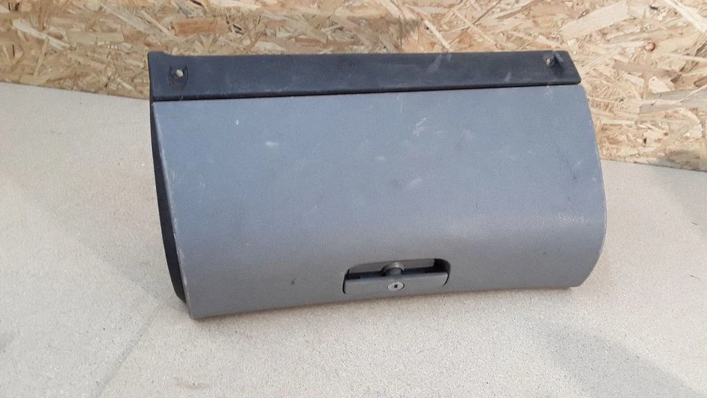 Glove box 1U1857097