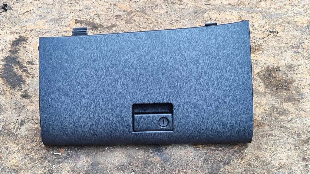 Glove box GS1D64161