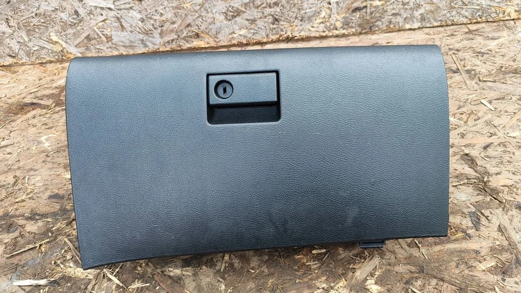 Glove box GS1D64161