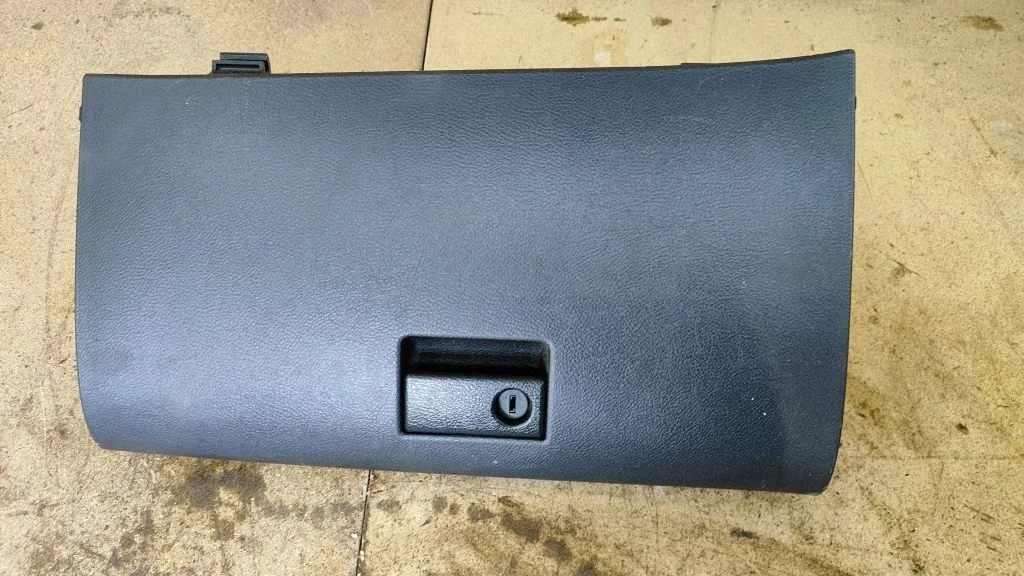 Glove box GS1D64161