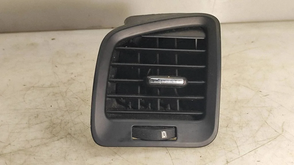 Dashboard side air vent grill/cover trim – Opel Insignia A (2008-2017)