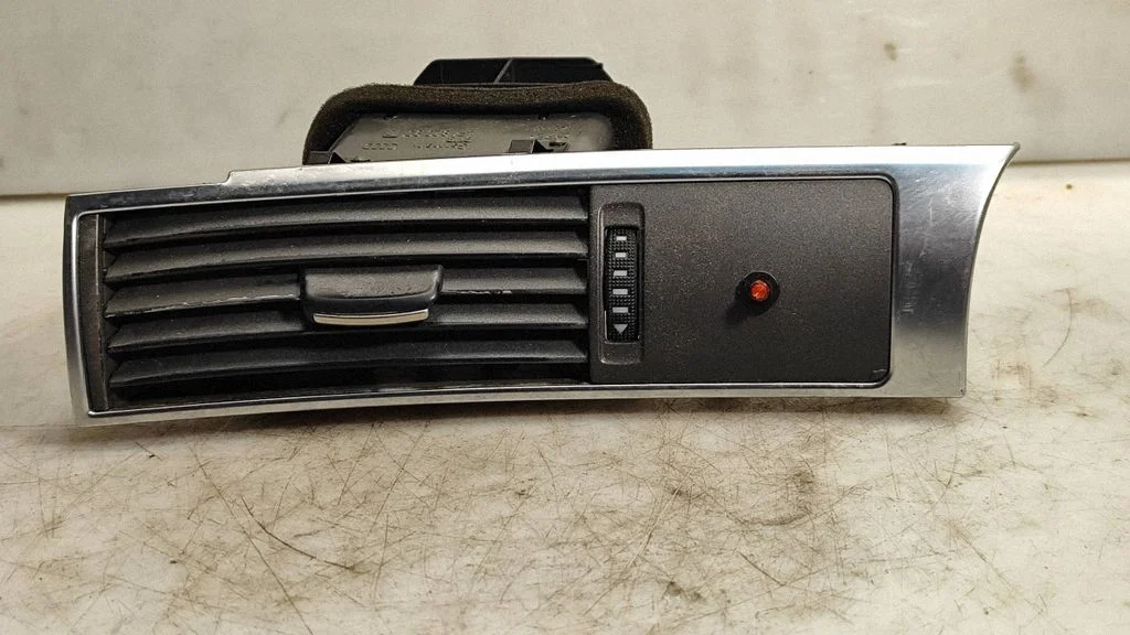 Dashboard side air vent grill/cover trim 4F1820901C