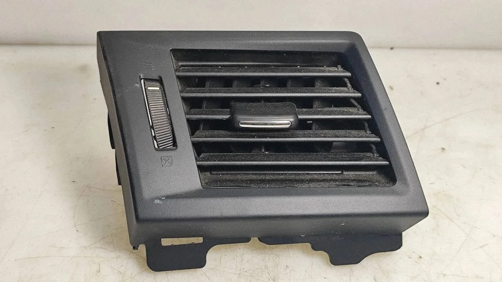 Dashboard side air vent grill/cover trim 66110AJ010