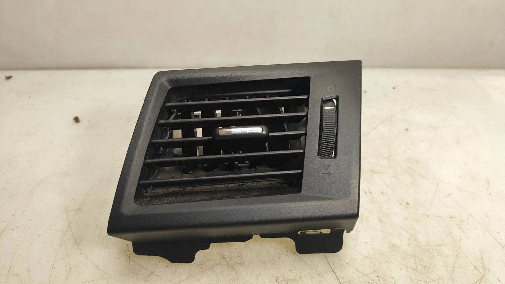 Dashboard side air vent grill/cover trim 66110AJ000