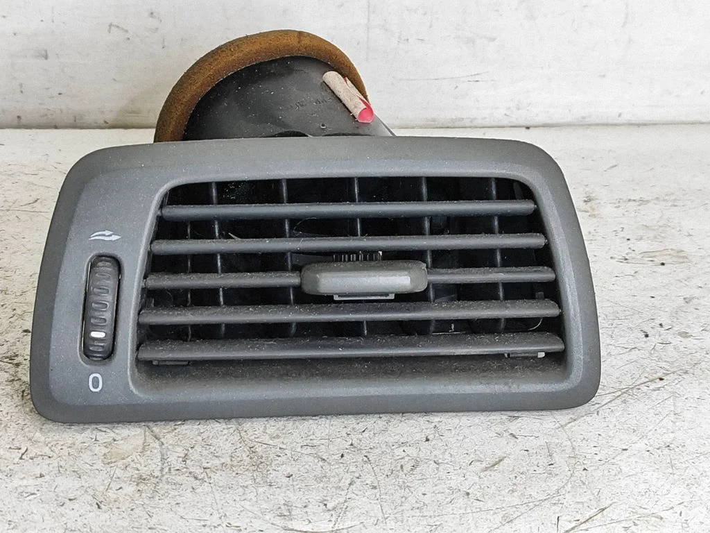 Dashboard side air vent grill/cover trim – Volvo S60 (2001-2004)