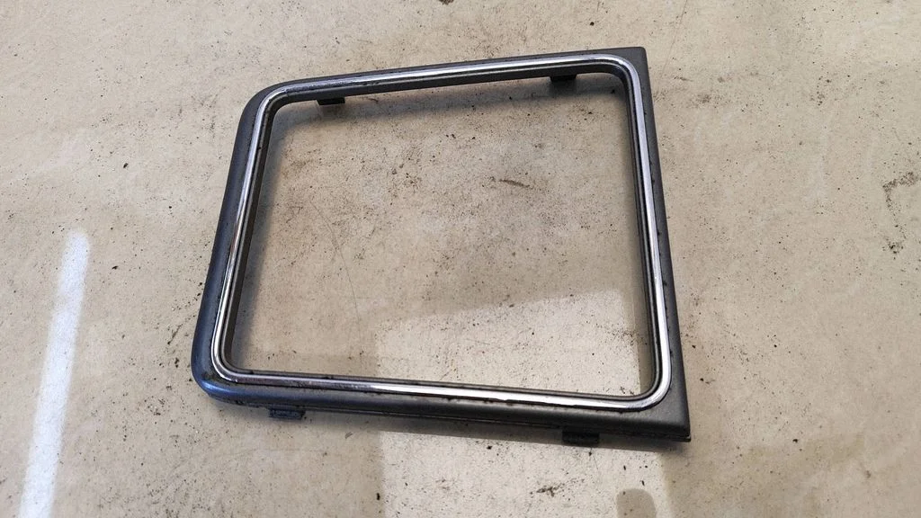 Gear shifter surround trim plastic 13165756