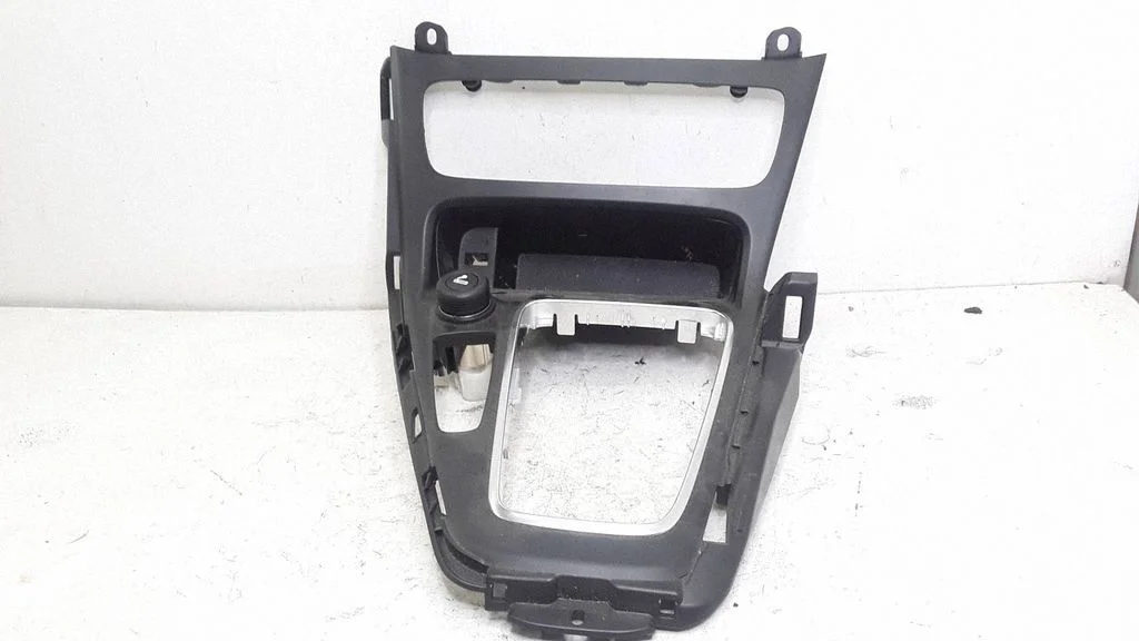 Ramka dźwigni zmiany biegów (plastikowa) F1EBA044H83A