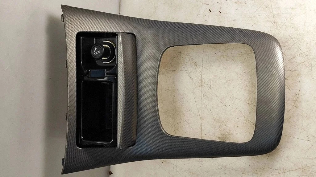 Gear shifter surround trim plastic 92142