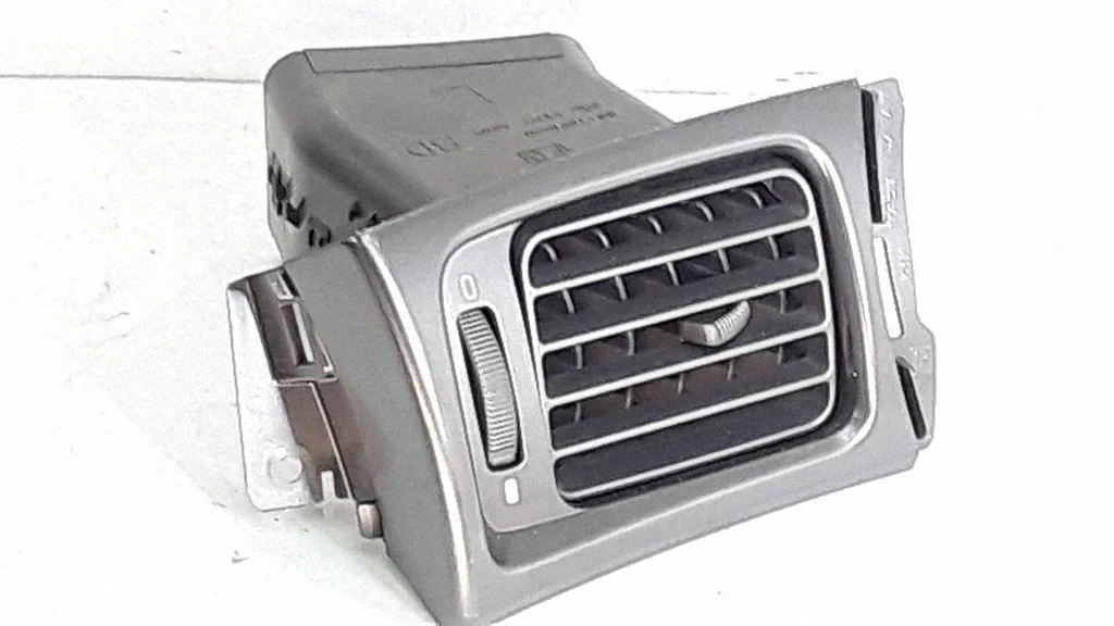Dashboard side air vent grill/cover trim 66110FG010