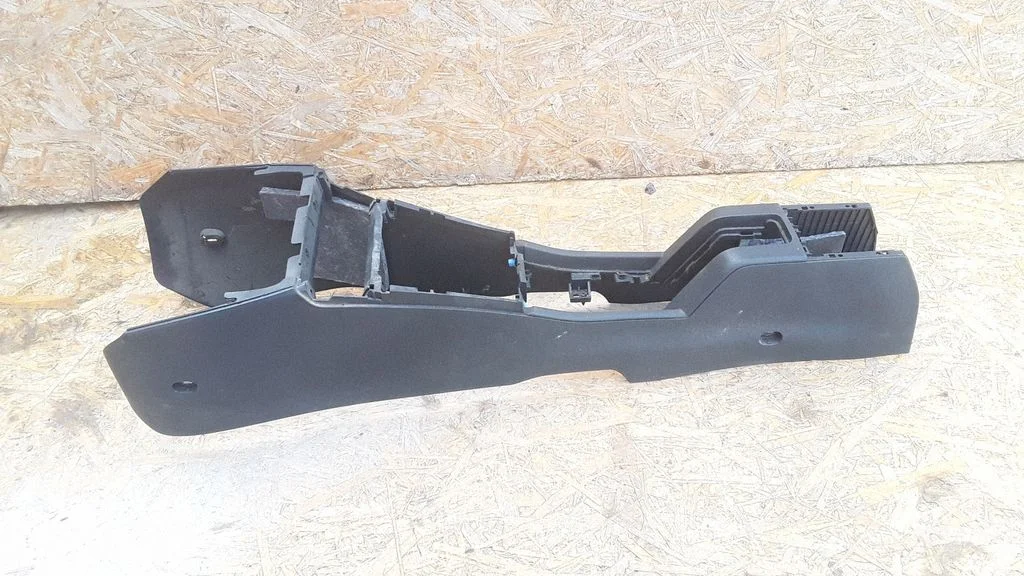 Keskkonsool – Opel Astra H (2004-2012)