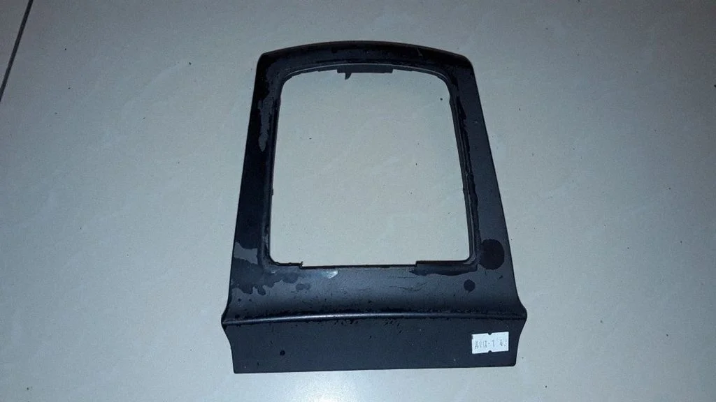 Ramka dźwigni zmiany biegów (plastikowa) 4M51A044H83A