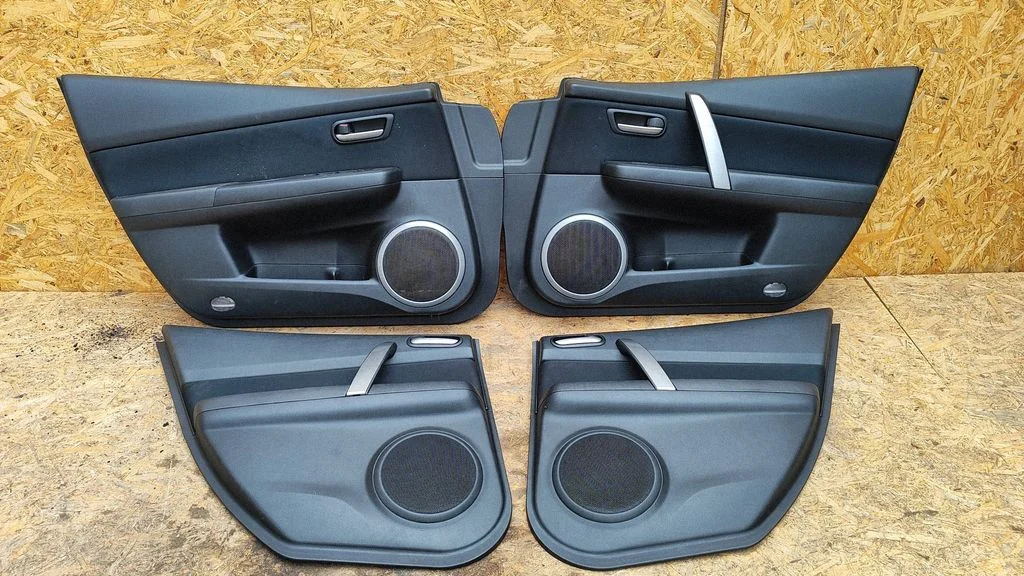 Front door card panel trim GS1D68520G