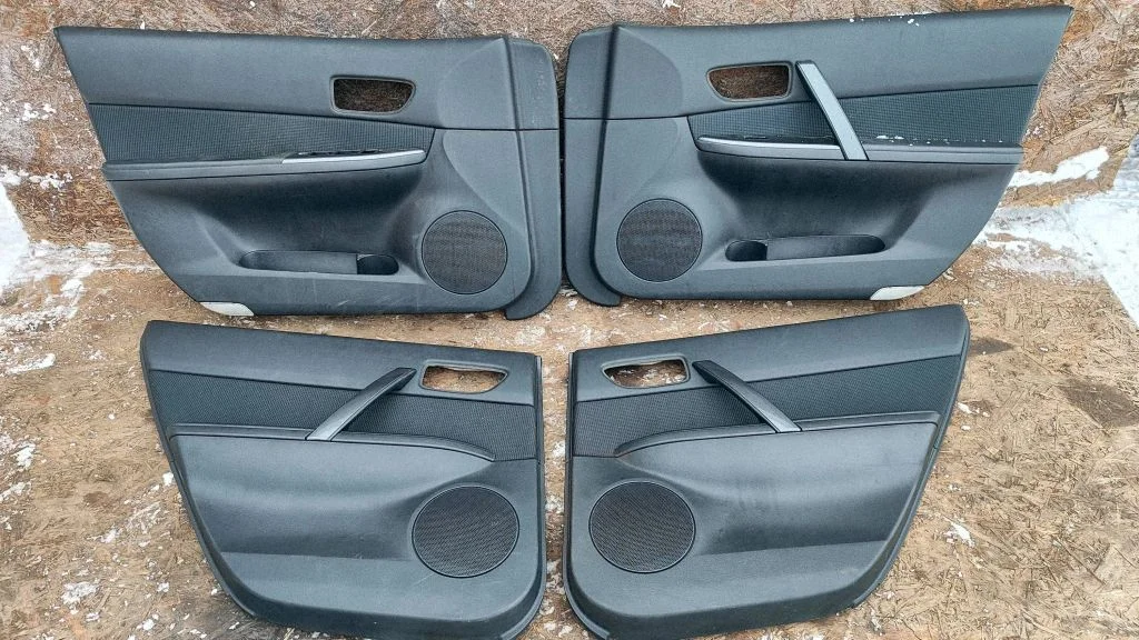 Front door card panel trim 68550K