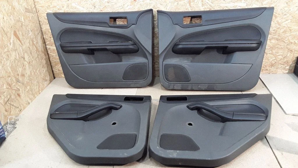 Eesmiste uste sisevooder – Ford Focus C-MAX (2003-2010)