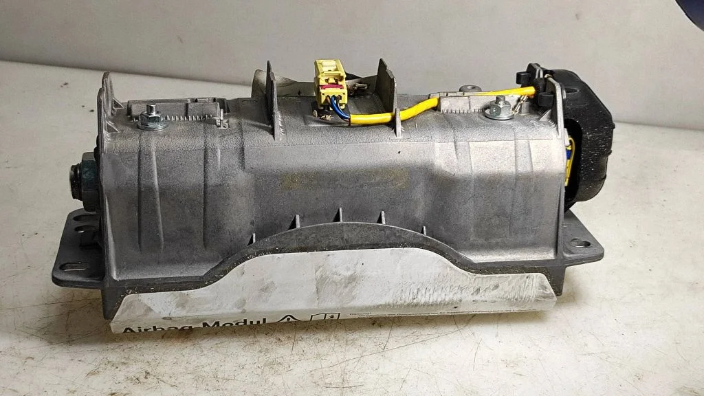 Kõrvalistuja turvapadi 5P0880204A