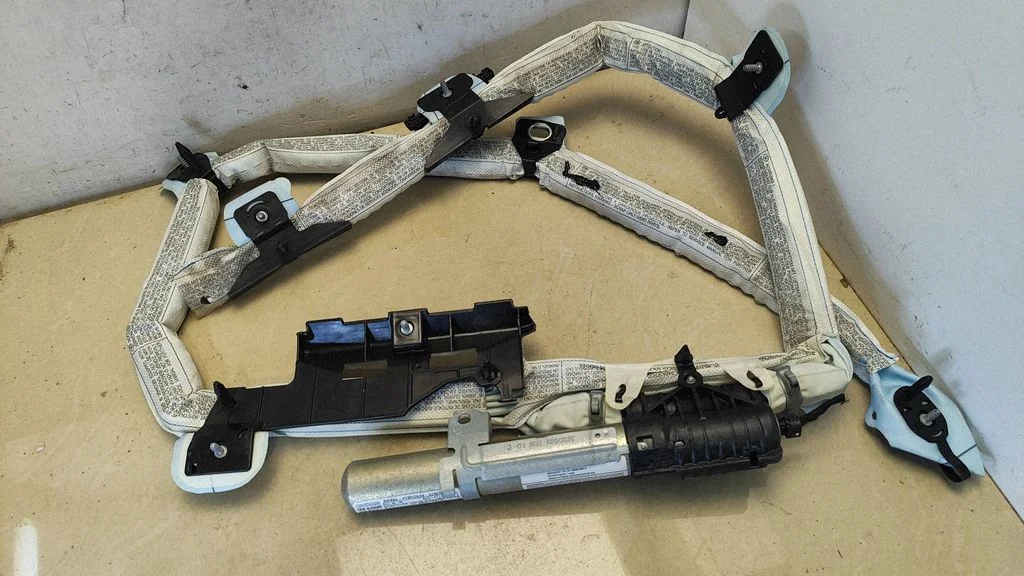 Katuse turvapadi (kardin) – BMW 3-seeria E90 E91 (2005-2012)