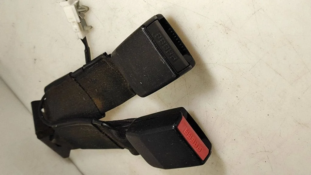 Rear seatbelt buckle – Nissan Qashqai+2 (2008-2010)