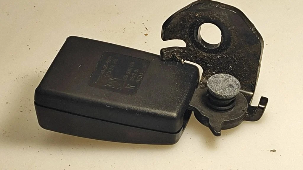 Rear seatbelt buckle – Opel Corsa D (2006-2014)