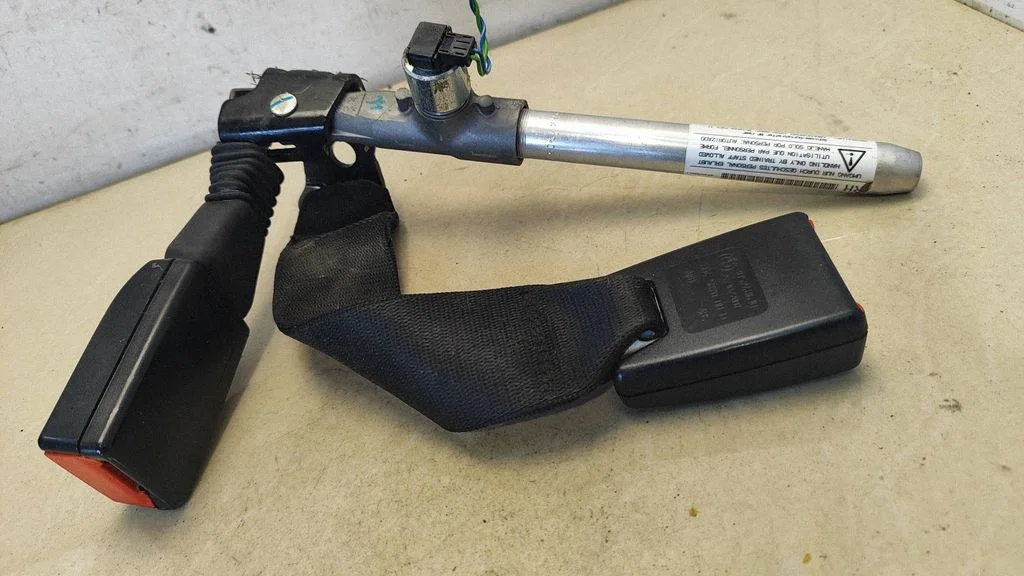 Rear seatbelt buckle – BMW 3 Series E90 E91 (2005-2012)