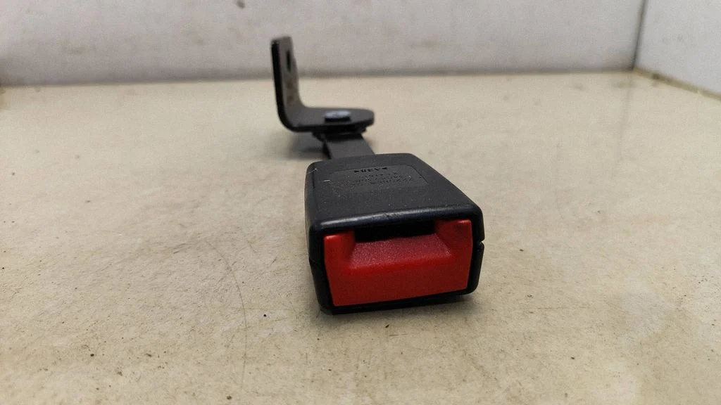 Zapięcie pasa tylne 34025108A