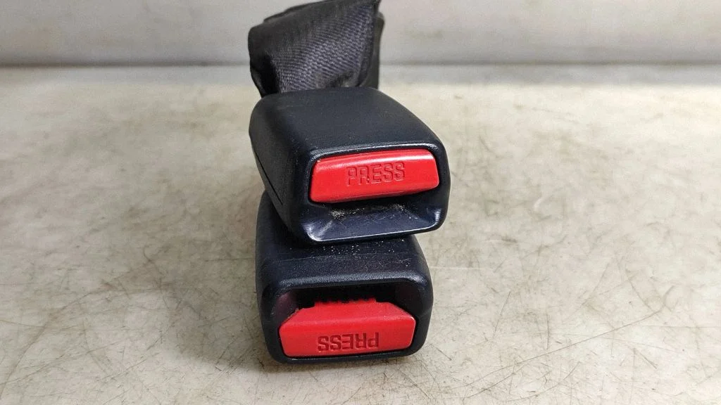 Rear seatbelt buckle – Lexus IS 220D-250-350 (2006-2013)