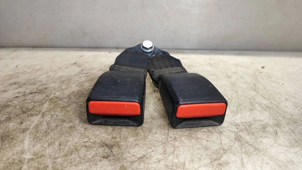Rear seatbelt buckle 878168063R
