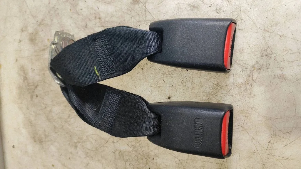 Rear seatbelt buckle 86242B
