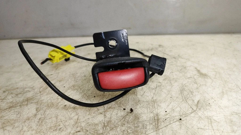 Rear seatbelt buckle – Volvo C30 (2007-2010)