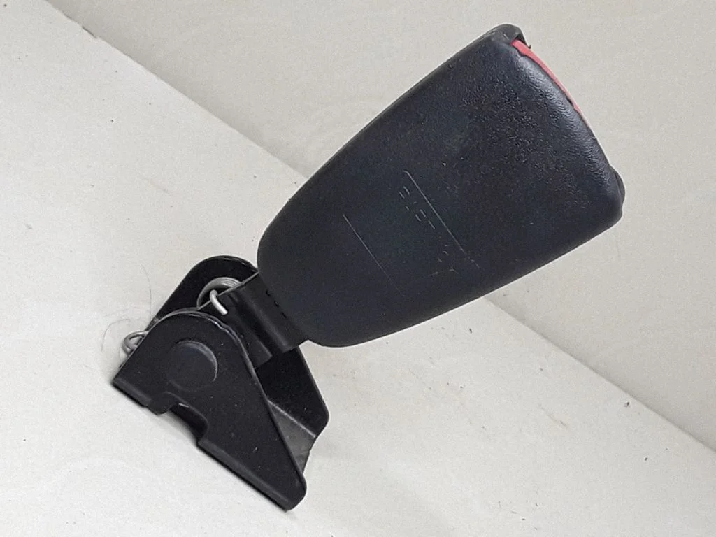 Rear seatbelt buckle – Volvo S60 (2005-2010)