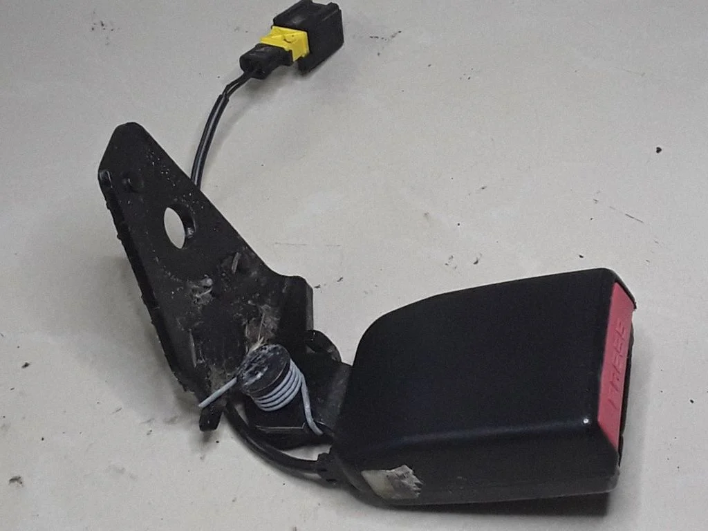 Rear seatbelt buckle – Peugeot 207 CC (2007-2014)